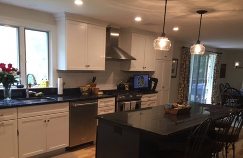 East Falmouth House | Walk to beach & close to Falmouth Village & restaurants, near Green Pond Harbor.
