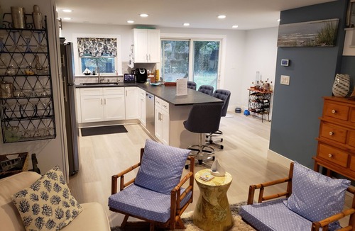 Jamestown Shores House | Walk to beach - Comfy new home