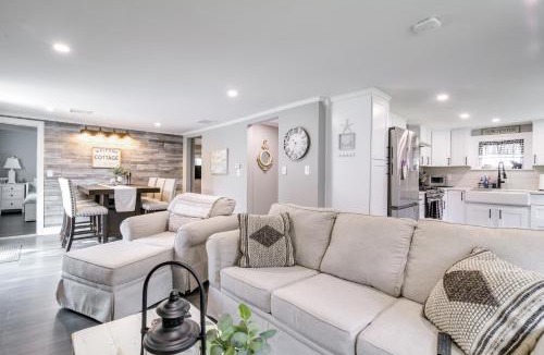 South Dennis House | Walk to Beach: Dennis Family Cottage w/Deck!