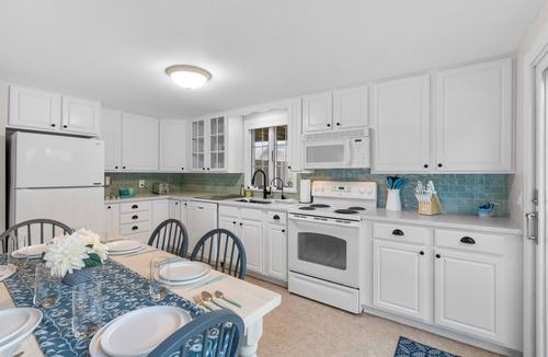 West Yarmouth House | Walk to beach, fenced yard, and toys for the kids!