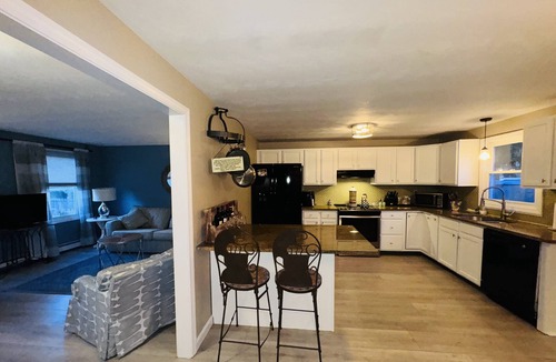 Newport East House | Walk to beach! Great large outdoor patio. Still booking fall 2025!