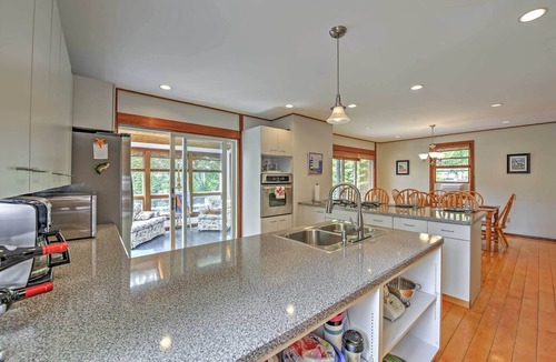 Hyannis Cottage | Walk to Beach! Hyannis Family Haven w/Deck
