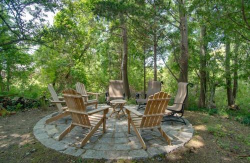 East Chop Apartment | Walk to Beach & Lighthouse: Oak Bluffs Studio!