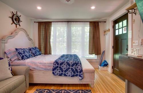 East Chop Apartment | Walk to Beach & Lighthouse: Oak Bluffs Studio!