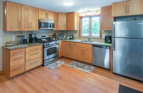 Barnstable County House | Walk to Beach & Main St: Dog-Friendly Cape Cod Gem