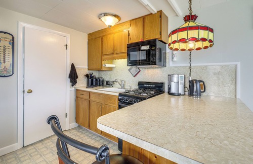 Provincetown Condo | Walk to Beach & Pool! East End P-Town Condo