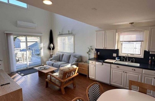 Jerusalem House | Walk to Beach! Renovated East Matunuck Home Near Dog Beach & Marina