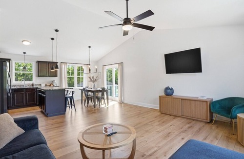 Warwick House | Walk To Beach | Spacious House