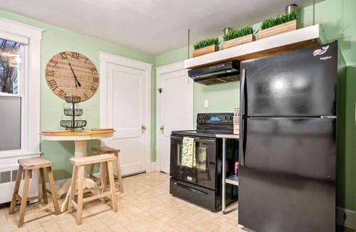 Old Orchard Beach House | Walk to Beach | Patio | Full Kitchen | Parking