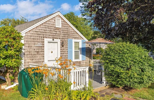 Hyannis Apartment | Walk To Beaches, Main Street, and Harbor. Quiet Neighborhood. Captain Gosnold Village M1