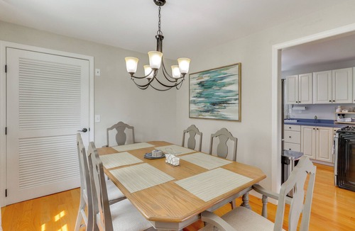 Momauguin House | Walk to Beaches: Sunny East Haven Home w/Grill