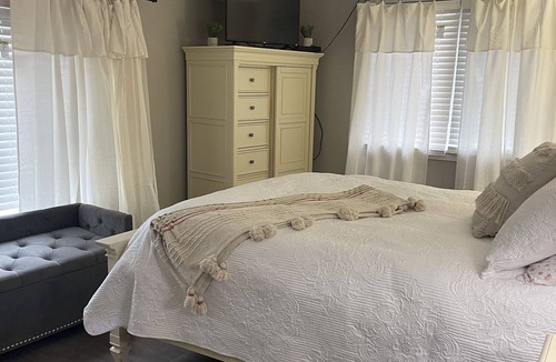 Quioque Cottage | Walk to beautiful Westhampton Beach town restaurants and shops 2 room Suite.
