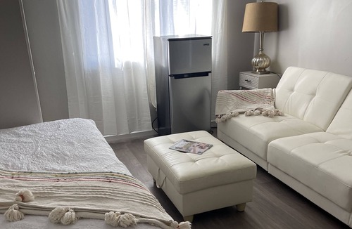 Quioque Cottage | Walk to beautiful Westhampton Beach town restaurants and shops 2 room Suite.