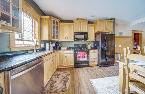Conneaut Lakeshore House | Walk to Conneaut Lake Park Resort! Quiet Home