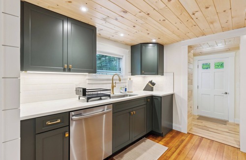 Kennebunk House | Walk to Dock Square, 1.2 Mi to Gooch's Beach, Hot Tub - Pine Tree Place