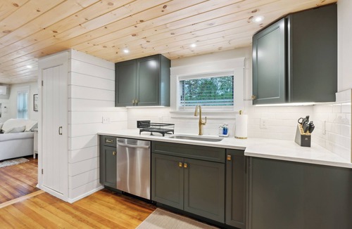 Kennebunk House | Walk to Dock Square, 1.2 Mi to Gooch's Beach, Hot Tub - Pine Tree Place