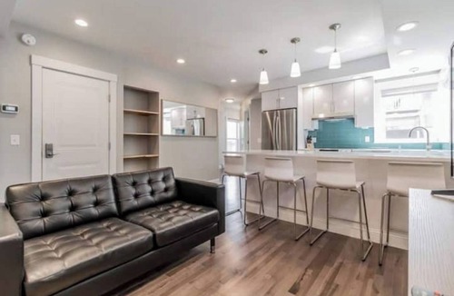 East End Condo | Walk to East End Beach/2BR King Beds/Pet Friendly