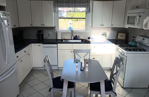 Easton's Point House | Walk to Easton's Beach - Newly renovated 2 bedroom and 2 bath cottage.