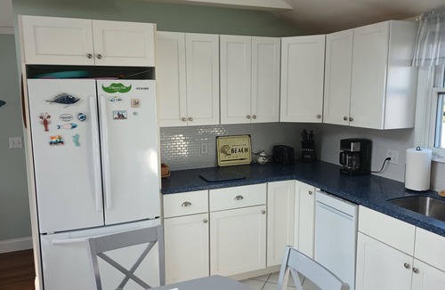 Easton's Point House | Walk to Easton's Beach - Newly renovated 2 bedroom and 2 bath cottage.