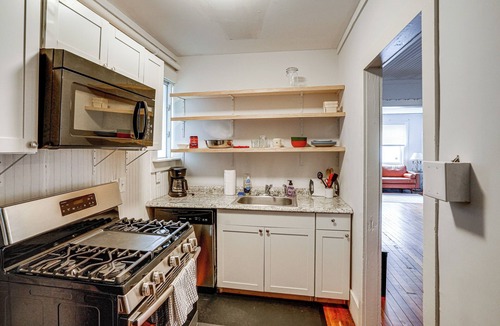 Hudson Apartment | Walk to Everything! Dtwn Hudson Apartment