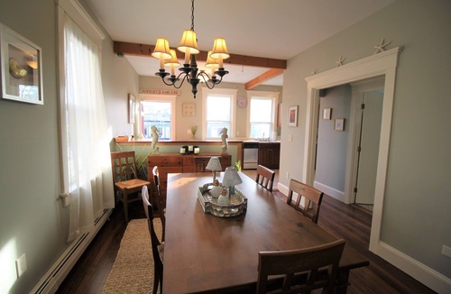 Historic Hill House | Walk to everything! Vacation convenience at its best.