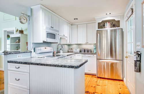 Kennebunkport House | Walk to Goose Rocks Beach: Quiet Townhome w/Patio