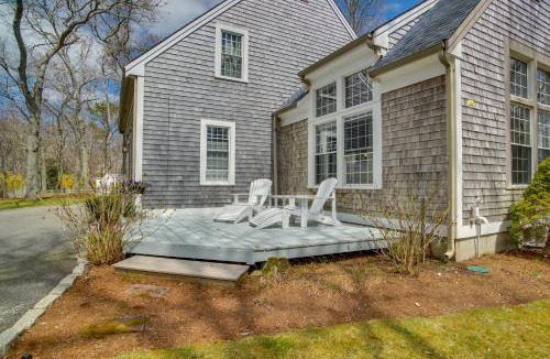 Mashpee House | Walk to John's Pond! Family-Friendly Mashpee Home
