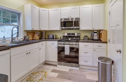 Town of Richmond Cottage | Walk to Lake: Honeoye Cottage Near Bristol Mtn!