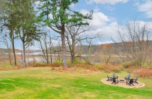 Pymatuning South House | Walk to Lake: Pet-Friendly Cottage in Jamestown!