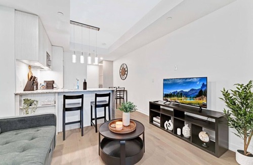 Byward Market - Parliament Hill Condo | Walk to Parliament from this high-end condo w/gym