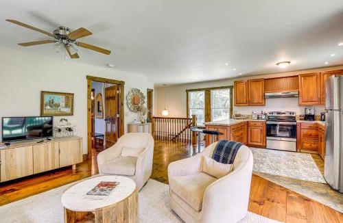 Kintnersville House | Walk to River: Couple’s Retreat in Kintnersville!