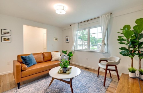 Glen Cove Apartment | Walk to Shops & Dining: Glen Cove Apt w/Yard!