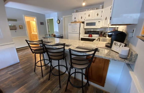 Bartlett Condo | Walk to StoryLand! Updated Condo! WiFi/Golf/AC/Pool - New Pool 2026