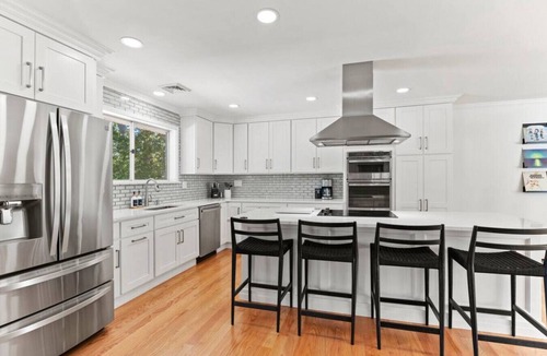 West Yarmouth House | WALK to the Beach + FirePit, Bikes, Paddleboards - Modern House