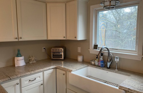 East Falmouth House | Walk to the beach from the cutest house ever!