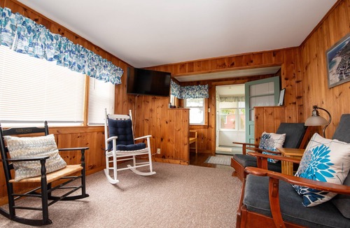 Wells Beach Cottage | Walk to the beach in Wells, 1 dog welcome!