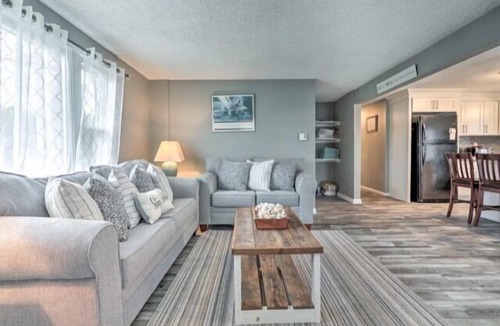 Newport East House | Walk to the Beach! Large beach house