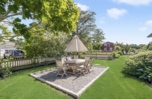 Newport East Cottage | Walk to the Beach - Serene Coastal Country Cottage