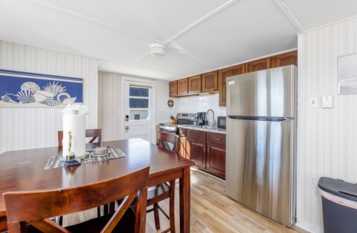 Surf City House | Walk to the Beach: Surf City Apartment w/Balcony