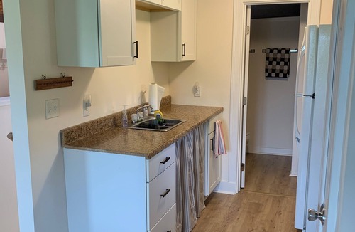 Wolfeboro House | WALK to TOWN ….carriagehouse apartment….2 minute drive to Brewster Beach!