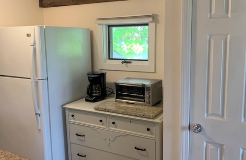 Wolfeboro House | WALK to TOWN ….carriagehouse apartment….2 minute drive to Brewster Beach!