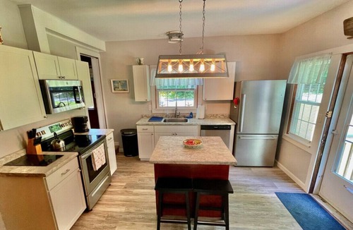 Boothbay Harbor House | Walk to Town from This Roomy Boothbay Harbor House