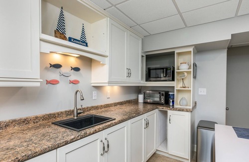 Kennebunk Apartment | Walk to Town, Riverfront Retreat & Beach Pass