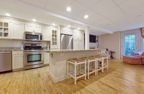 Popponesset Apartment | Walk to Water/Popponesset- Private Apartment
