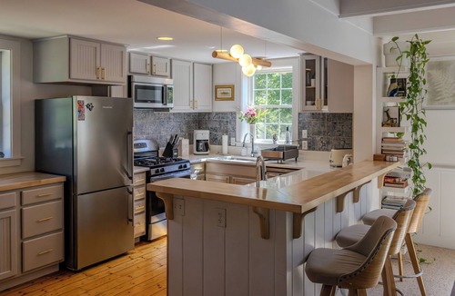 Tisbury House | Walk your way into Vineyard Haven from Walker Way!