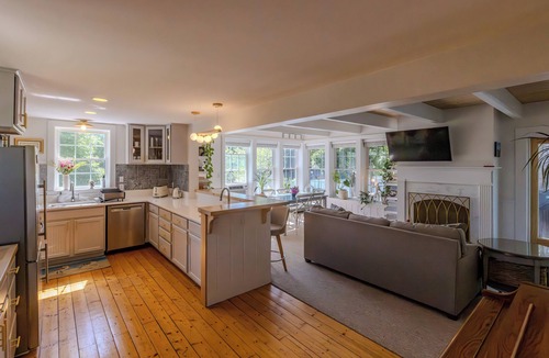 Tisbury House | Walk your way into Vineyard Haven from Walker Way!