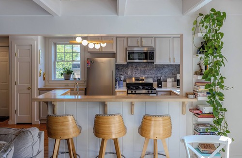 Tisbury House | Walk your way into Vineyard Haven from Walker Way!
