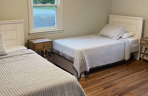 Chatham Cottage | Walking distance to downtown, CBI, Fish Pier, Veteran's Field, and beaches.