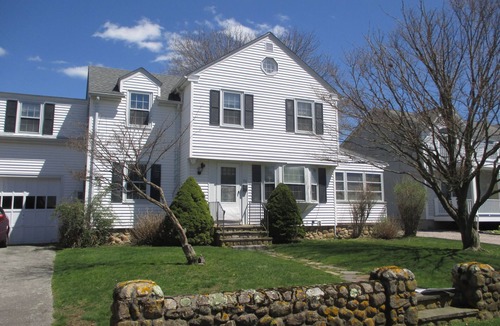 Misquamicut House | Walking Distance to Misquamicut Beaches!