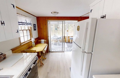 South Dennis House | Walking distance to John Kelly Park, Swan River and Kellys Bay